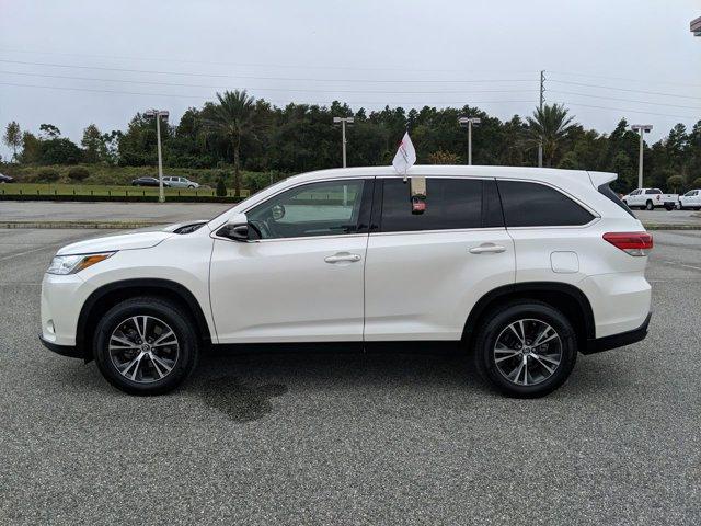 Photo of 2019 White Toyota Highlander