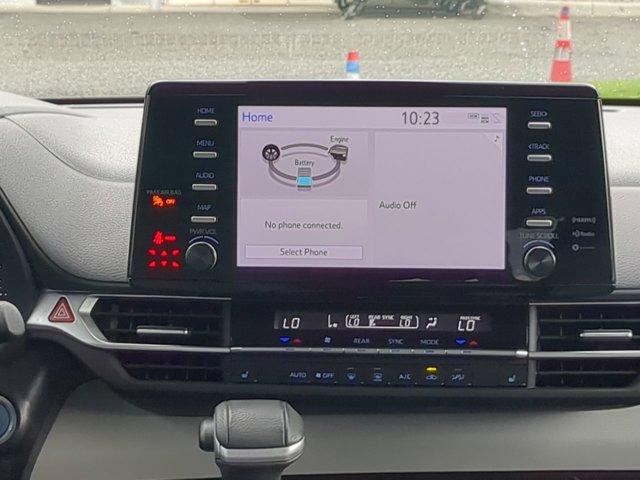 Photo of 2023 Celestial Silver Toyota Sienna