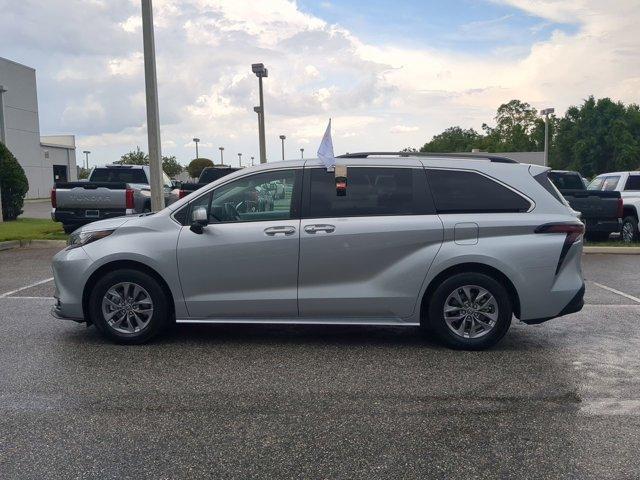 Photo of 2023 Celestial Silver Toyota Sienna