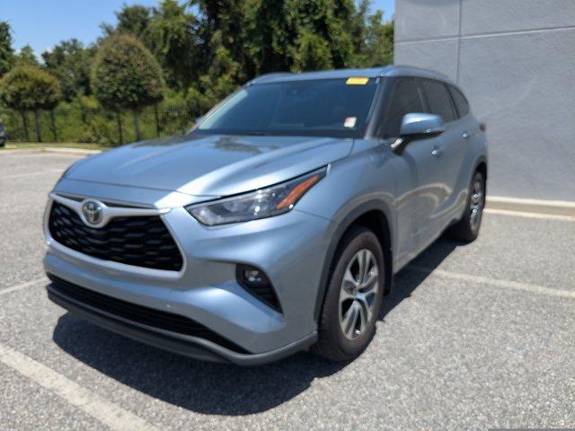 Photo of 2020 Moon Dust Toyota Highlander