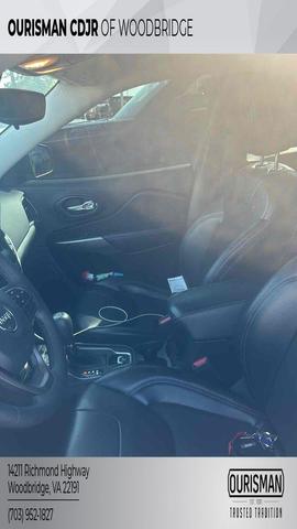Photo of 2021 Slate Blue Pearlcoat Jeep Cherokee
