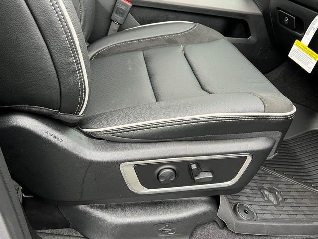 Photo of 2025 Billet Silver Metallic Clearcoat RAM 1500
