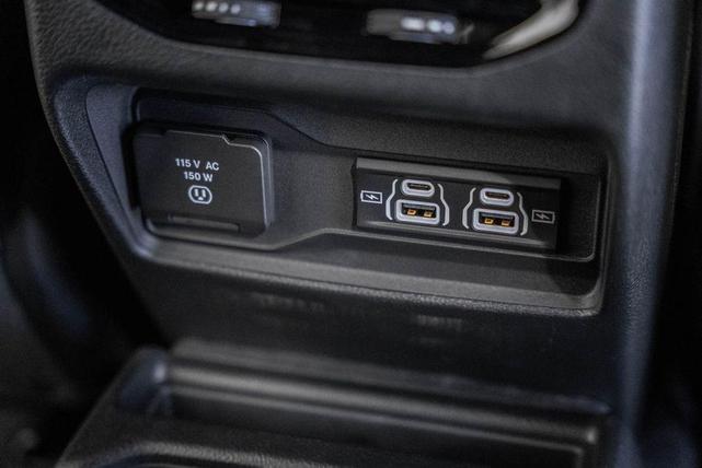 Photo of 2025 Diamond Black Crystal Pearlcoat Jeep Grand Cherokee L