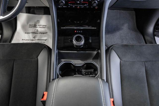 Photo of 2025 Diamond Black Crystal Pearlcoat Jeep Grand Cherokee L