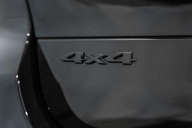 Photo of 2025 Diamond Black Crystal Pearlcoat Jeep Grand Cherokee L