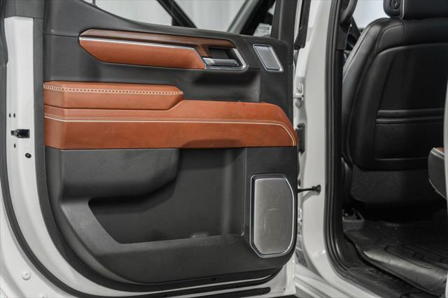 Photo of 2024 White Frost Tricoat GMC Sierra 1500