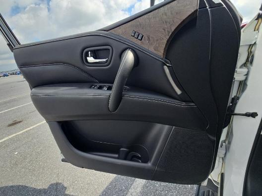 Photo of 2023 Moonstone White INFINITI QX80