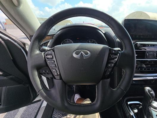 Photo of 2023 Moonstone White INFINITI QX80