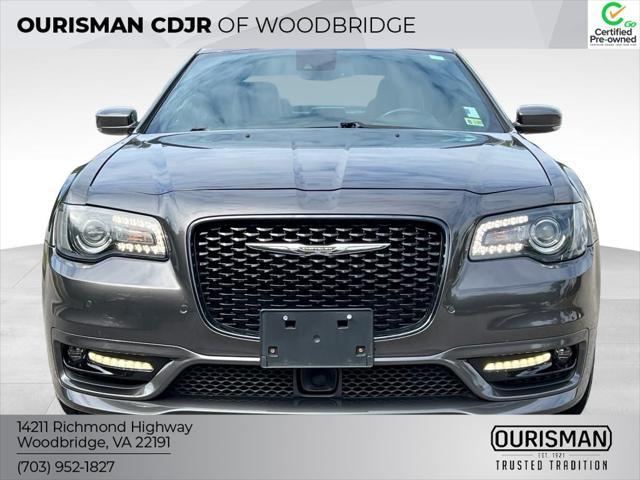 Photo of 2018 Granite Crystal Metallic Clearcoat Chrysler 300