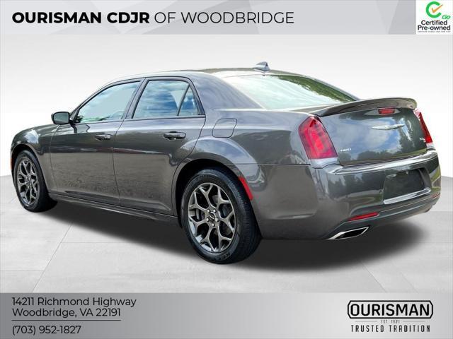 Photo of 2018 Granite Crystal Metallic Clearcoat Chrysler 300