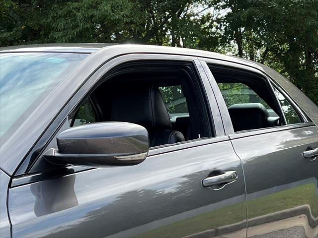 Photo of 2018 Granite Crystal Metallic Clearcoat Chrysler 300