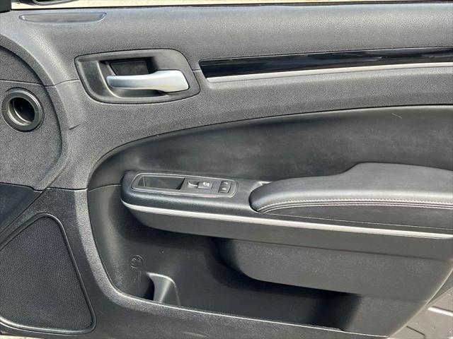 Photo of 2018 Granite Crystal Metallic Clearcoat Chrysler 300