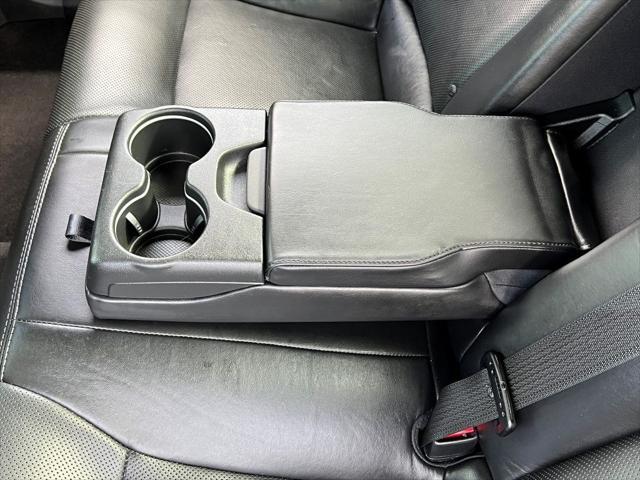 Photo of 2018 Granite Crystal Metallic Clearcoat Chrysler 300