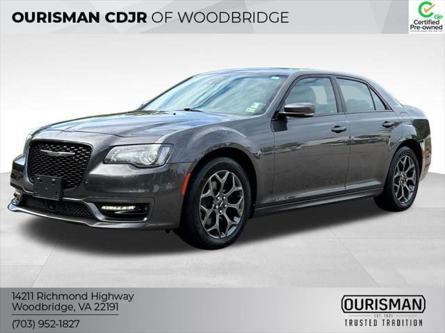 Photo of 2018 Granite Crystal Metallic Clearcoat Chrysler 300