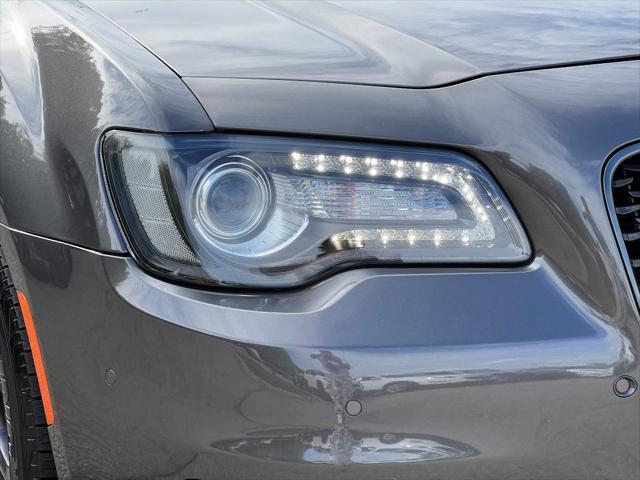 Photo of 2018 Granite Crystal Metallic Clearcoat Chrysler 300