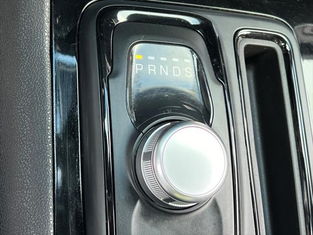 Photo of 2018 Granite Crystal Metallic Clearcoat Chrysler 300