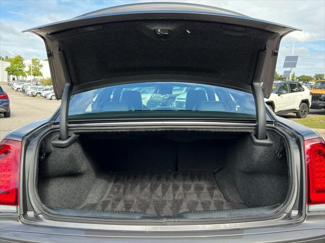 Photo of 2018 Granite Crystal Metallic Clearcoat Chrysler 300