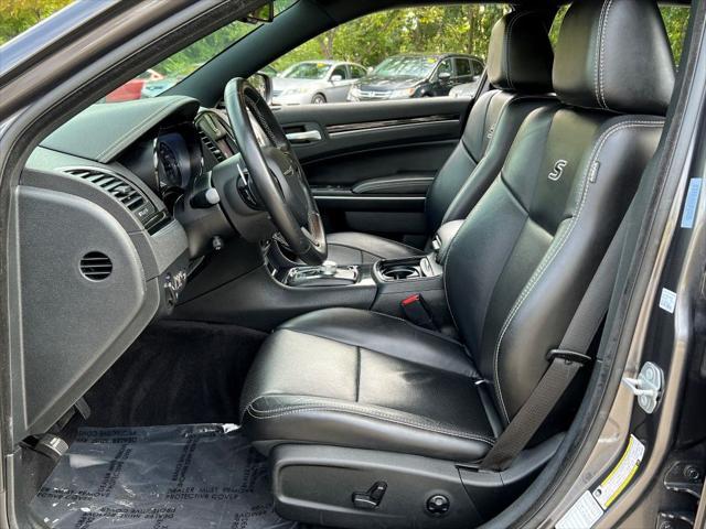 Photo of 2018 Granite Crystal Metallic Clearcoat Chrysler 300