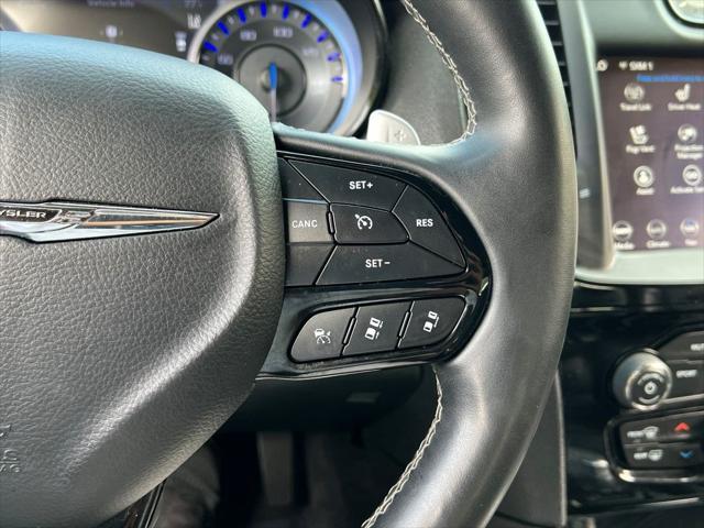 Photo of 2018 Granite Crystal Metallic Clearcoat Chrysler 300