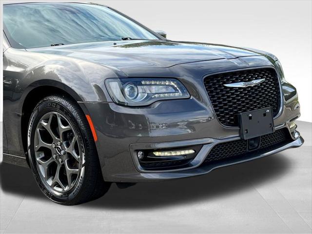 Photo of 2018 Granite Crystal Metallic Clearcoat Chrysler 300