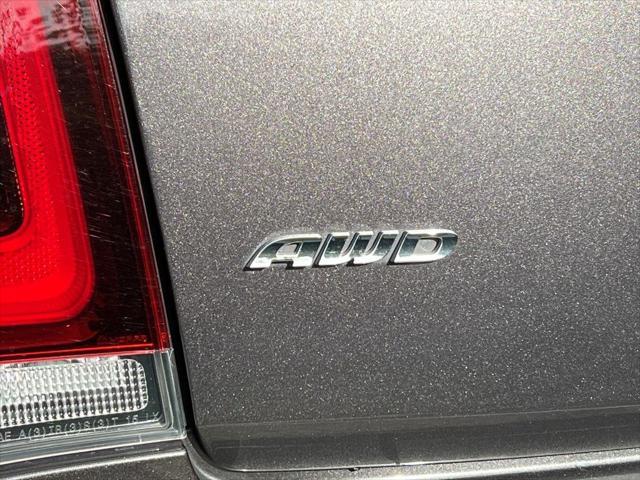 Photo of 2018 Granite Crystal Metallic Clearcoat Chrysler 300