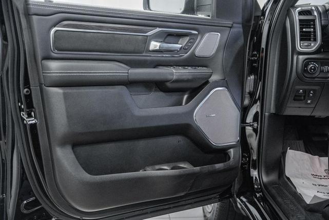Photo of 2026 Diamond Black Crystal Pearlcoat RAM 1500