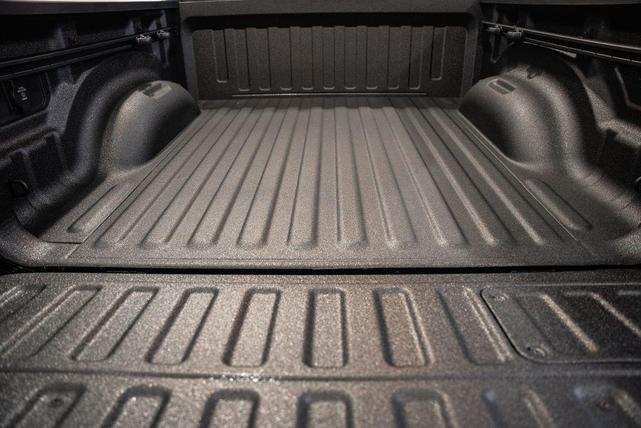 Photo of 2026 Diamond Black Crystal Pearlcoat RAM 1500