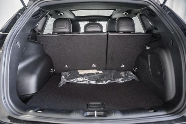Photo of 2025 Diamond Black Crystal Pearlcoat Jeep Compass