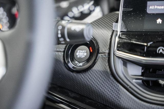 Photo of 2025 Diamond Black Crystal Pearlcoat Jeep Compass