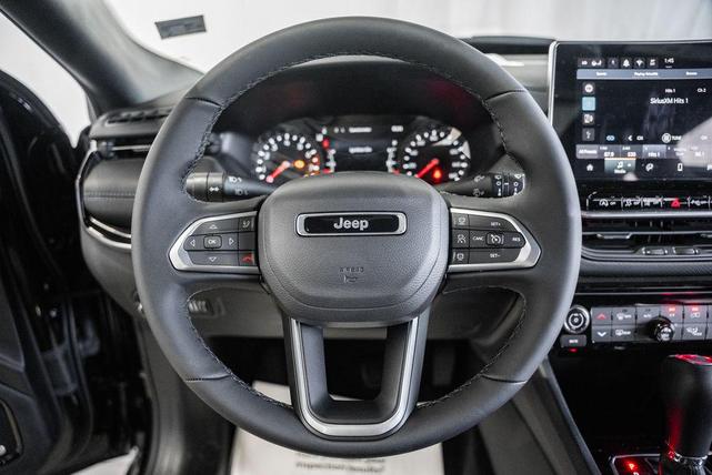 Photo of 2025 Diamond Black Crystal Pearlcoat Jeep Compass