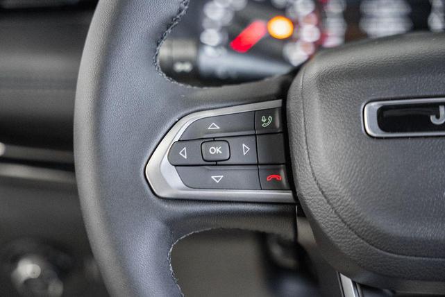 Photo of 2025 Diamond Black Crystal Pearlcoat Jeep Compass