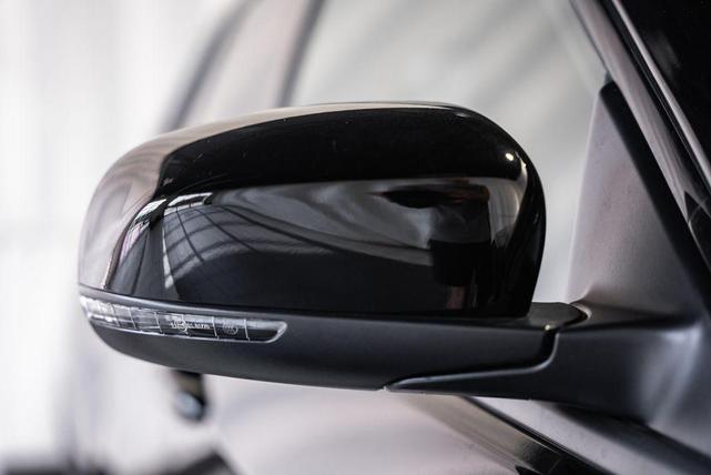 Photo of 2025 Diamond Black Crystal Pearlcoat Jeep Compass