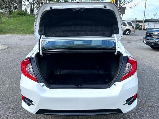 Photo of 2016 Taffeta White Honda Civic