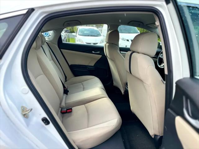 Photo of 2016 Taffeta White Honda Civic
