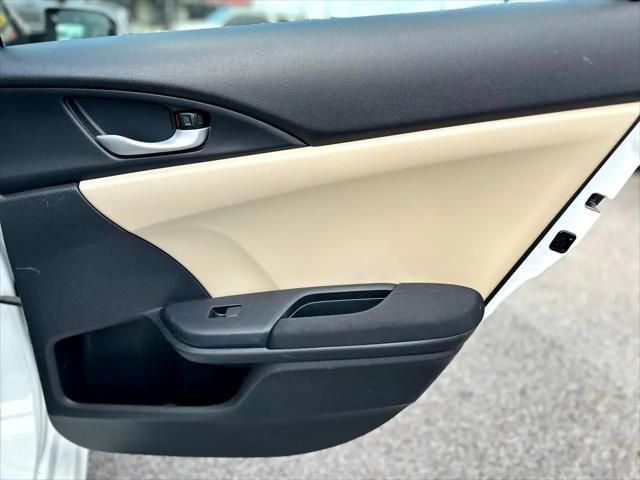 Photo of 2016 Taffeta White Honda Civic