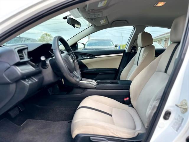 Photo of 2016 Taffeta White Honda Civic