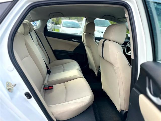 Photo of 2016 Taffeta White Honda Civic
