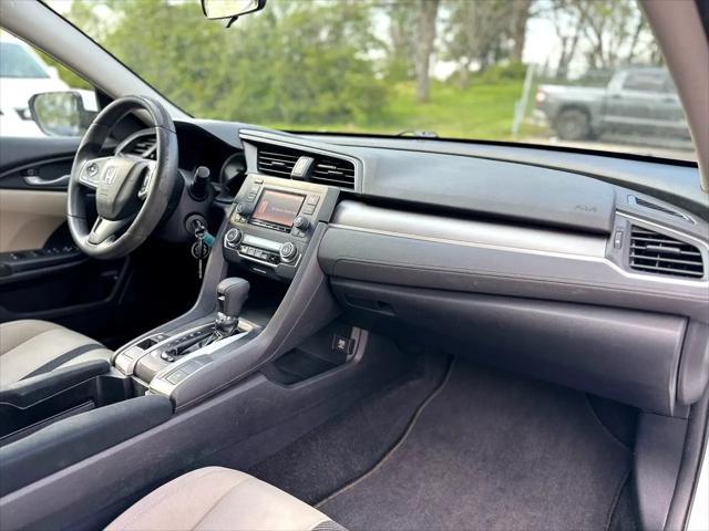 Photo of 2016 Taffeta White Honda Civic