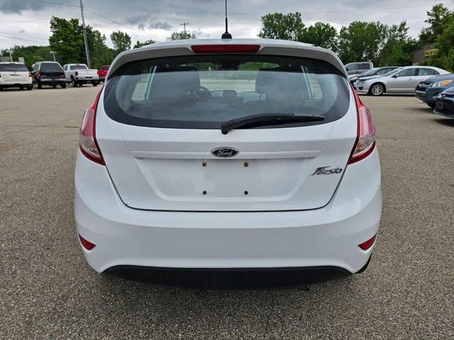 Photo of 2016 Oxford White Ford Fiesta