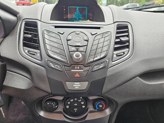 Photo of 2016 Oxford White Ford Fiesta