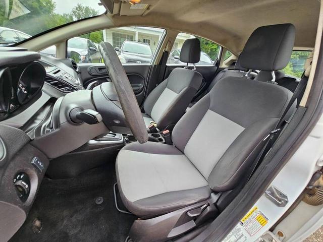 Photo of 2016 Oxford White Ford Fiesta