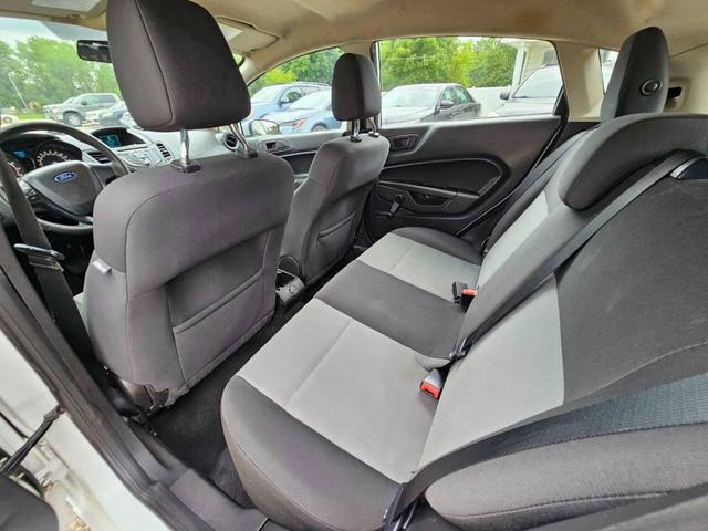 Photo of 2016 Oxford White Ford Fiesta