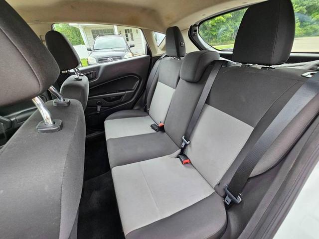 Photo of 2016 Oxford White Ford Fiesta