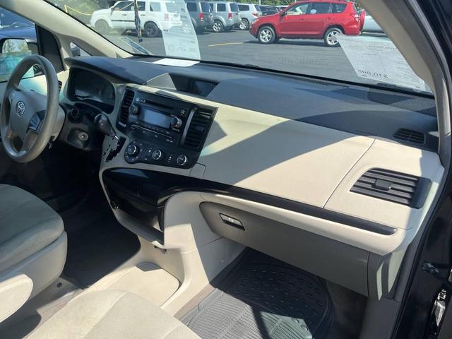 Photo of 2012 Black Toyota Sienna