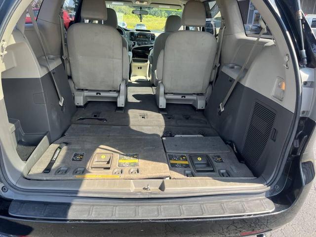 Photo of 2012 Black Toyota Sienna