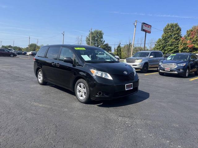 Photo of 2012 Black Toyota Sienna