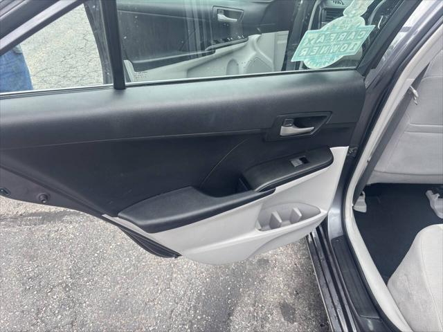 Photo of 2012 Gray Toyota Camry