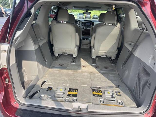 Photo of 2014 Burgundy Toyota Sienna