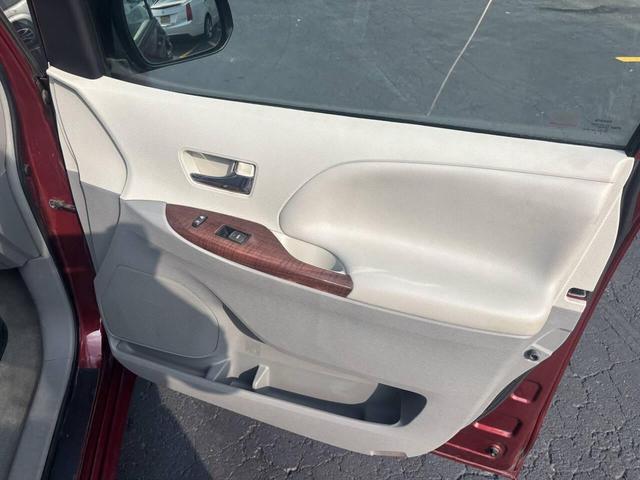 Photo of 2014 Burgundy Toyota Sienna