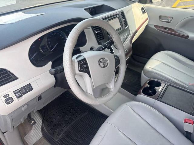 Photo of 2014 Burgundy Toyota Sienna